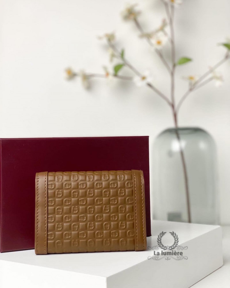 محفظة aigner