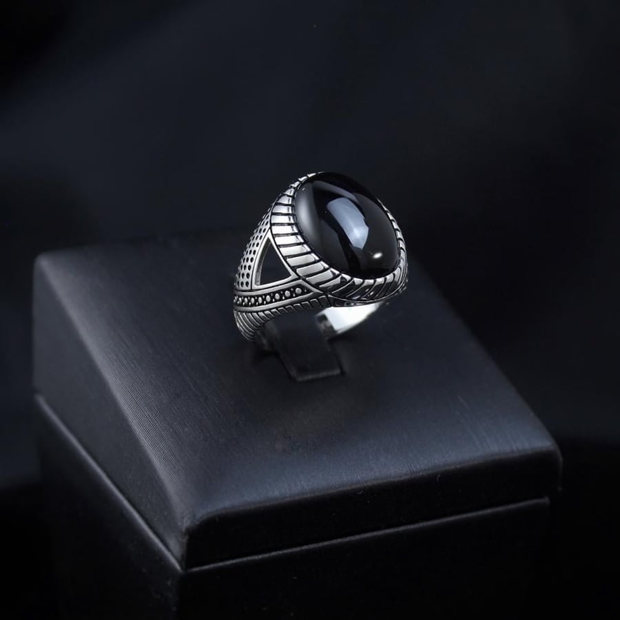 Men's ring with engraving and black stone