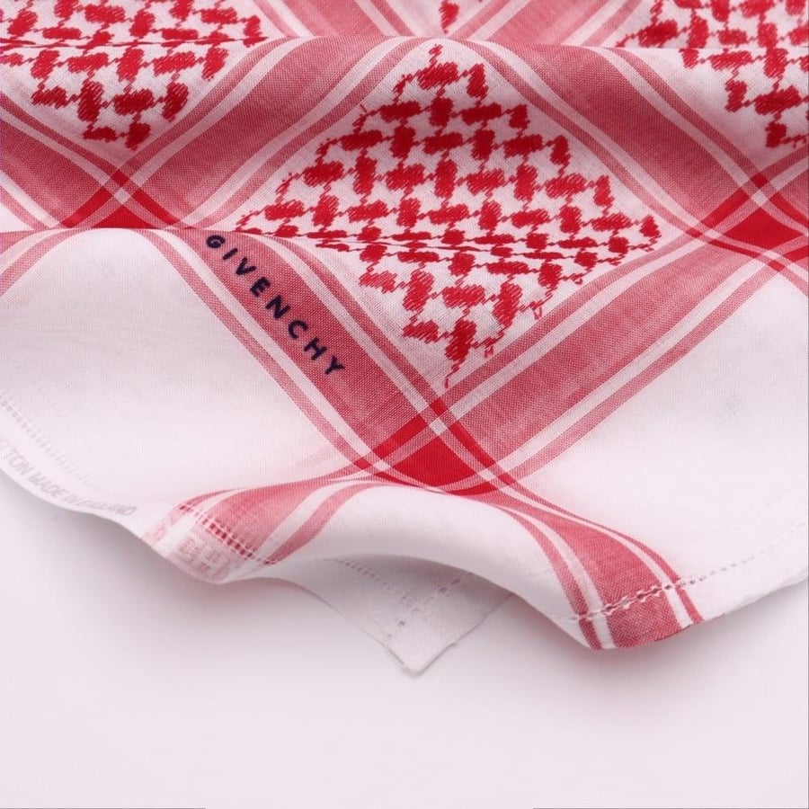 شماغ جيفنشي الكلاسيكي صناعة انجليزية الاصدار الجديد