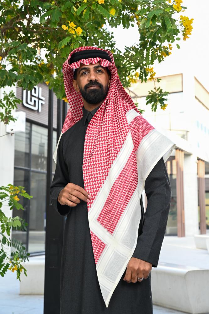 #شماغ بروجيه سيجنتشر احمر وبيج دم الغزال 3
