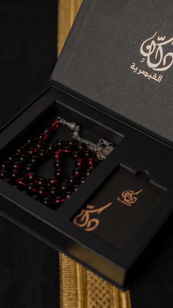 مسبحة فاتوران "وطنية" (F491) | لون عنابي (دم الغزال) وشعار المملكة (وزن 65g)