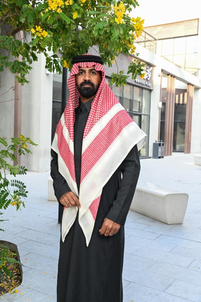 #شماغ بروجيه سيجنتشر احمر وبيج دم الغزال 3