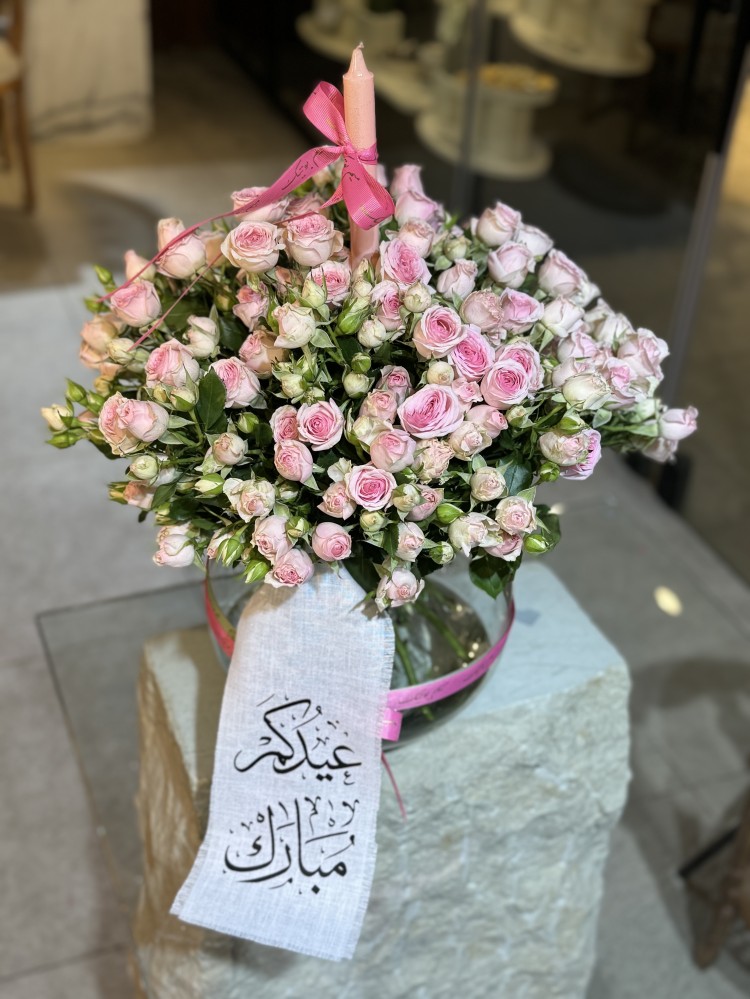 فازة عيد مع شريطه وشمع