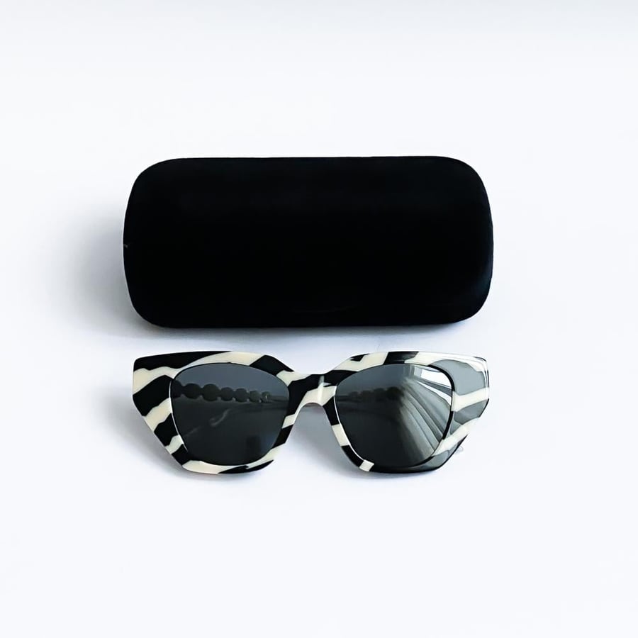 Gucci Cat-Eye Zebra