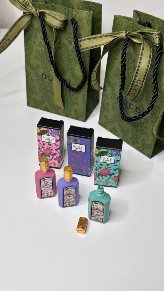 عطر قوتشي مع الكيس والشرايط حجمه ٥ملي