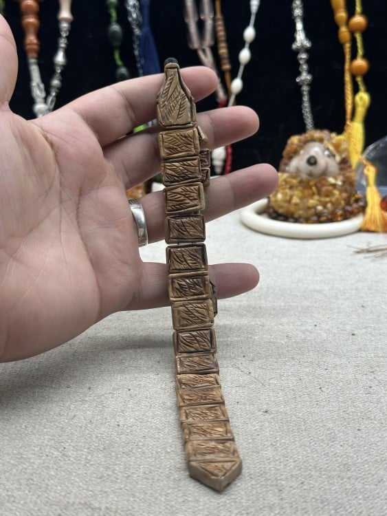 كوك مسباح يوناني منقوش بالكامل