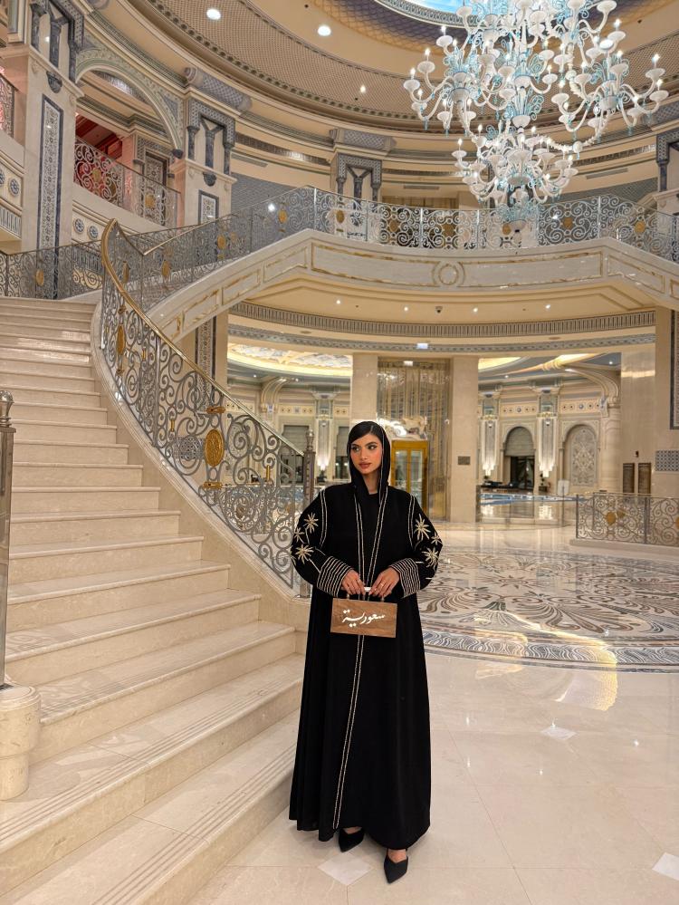 عباية   كريب مزينة بكريستالات   النخل على الأكمام