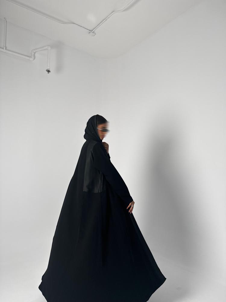 عباية كريب اسود فاحم.