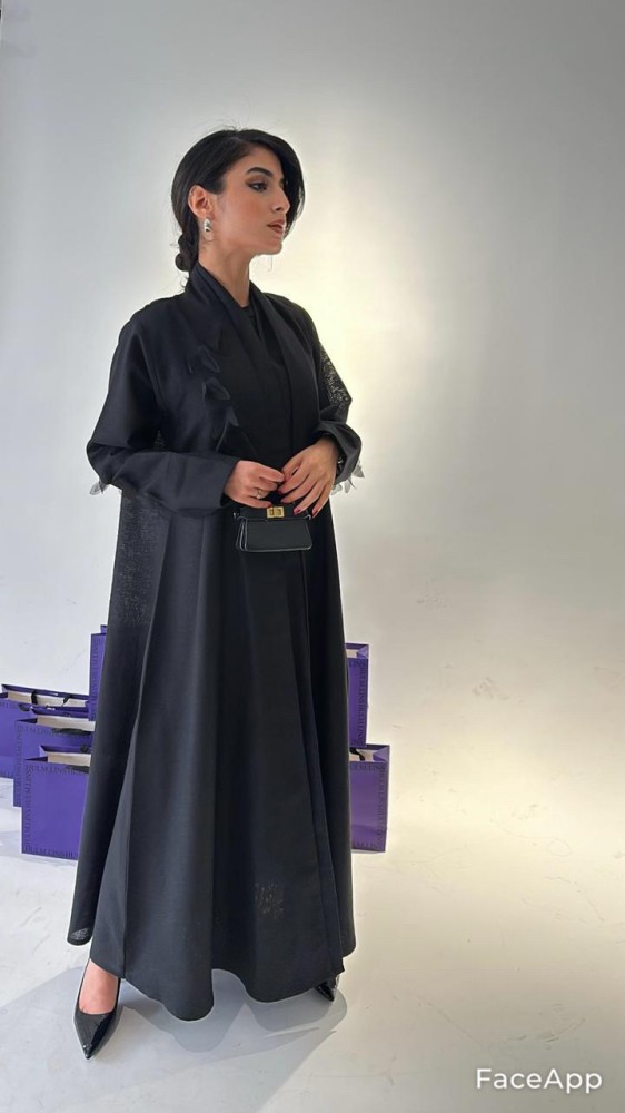 عباية لنن  مزينة بالفراشات  بقماش من التل