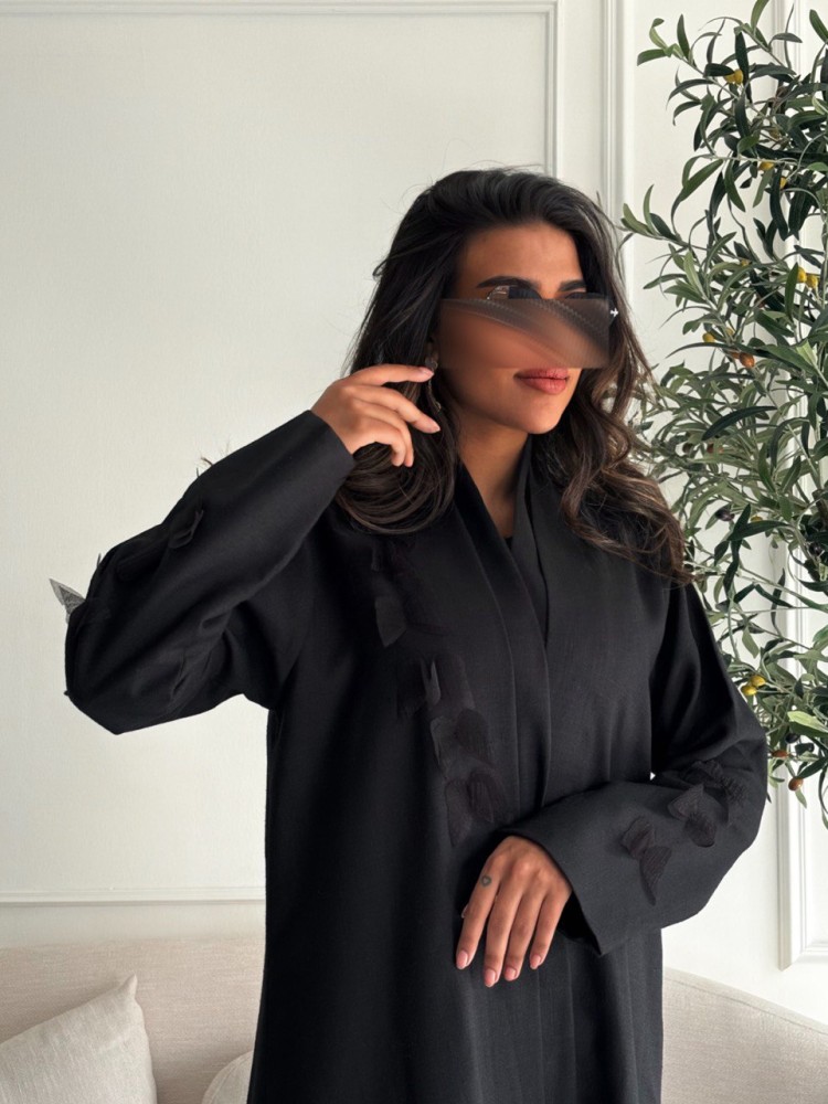 عباية لنن  مزينة بالفراشات  بقماش من التل