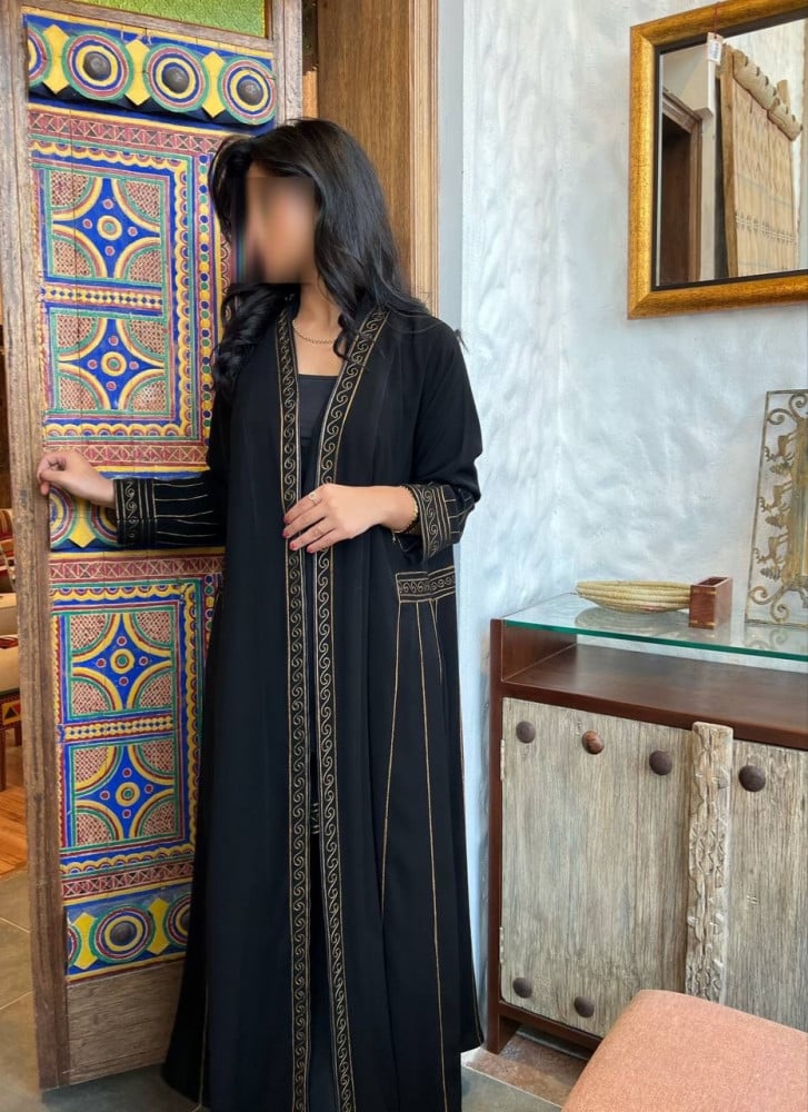عباية عسيريه مطرزة باللون النحاسي