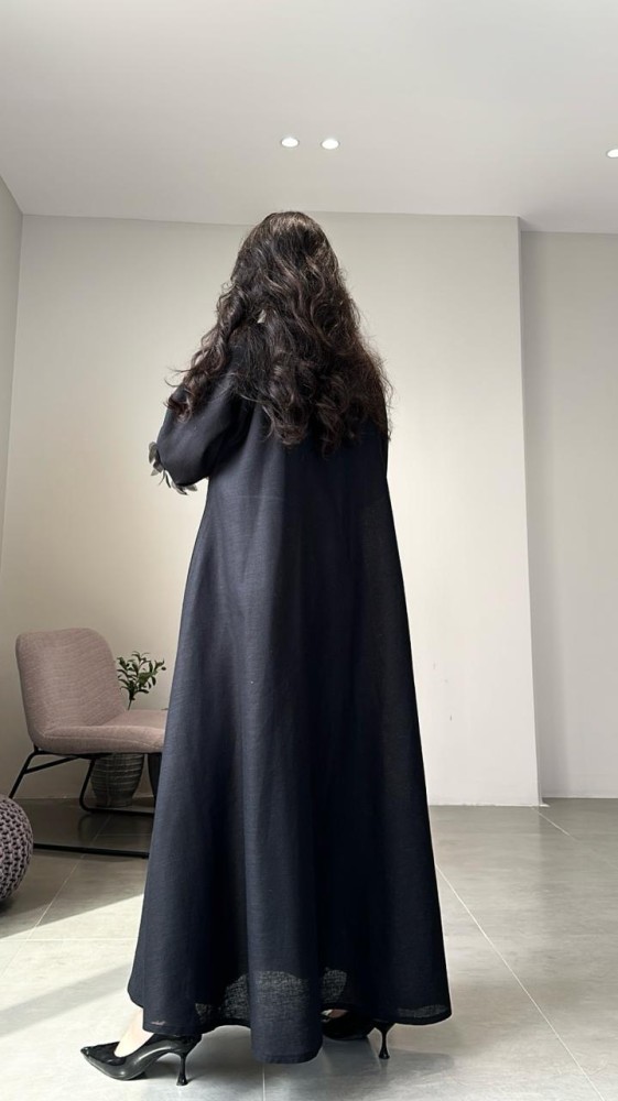 عباية لنن  مزينة بالفراشات  بقماش من التل