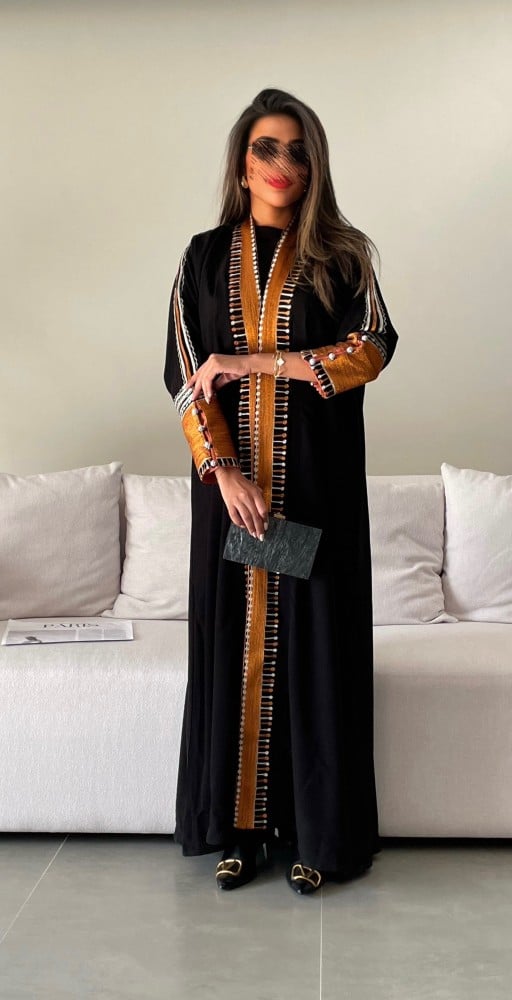 عباية عسيرية بتطريز تراثي راقي