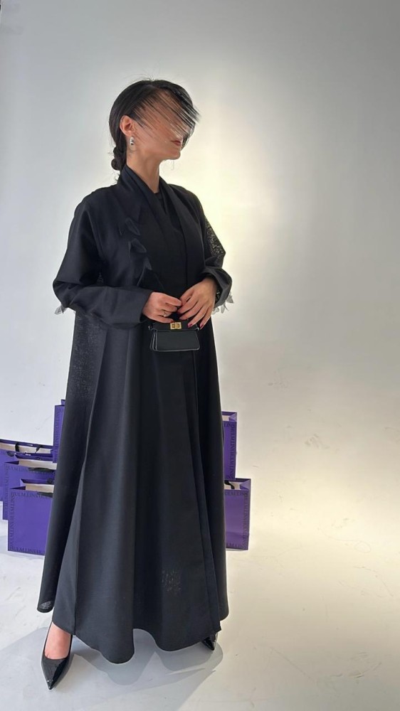 عباية لنن  مزينة بالفراشات  بقماش من التل