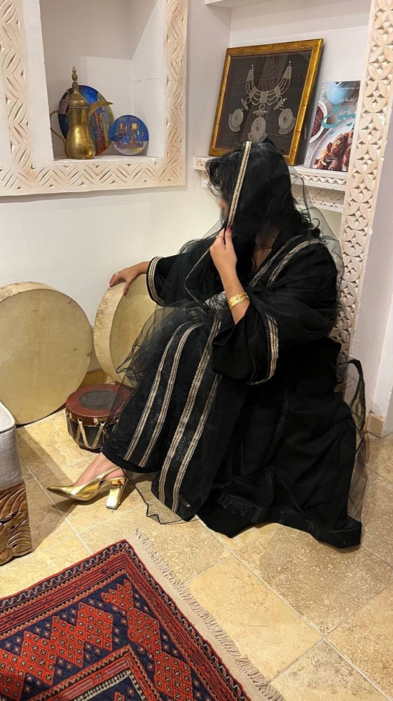 عباية يوم التأسيس من التل مزينة بكلفة مطرزة