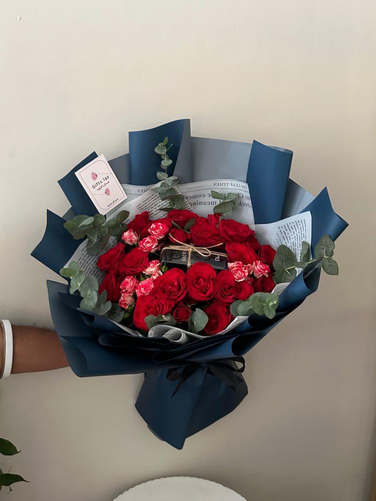 باقة ورد احمر + عطر سوفاج | A bouquet of red roses + Sauvage perfume