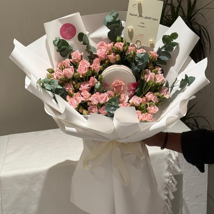 باقة ورد + شوكلت بستاني روز | Bouquet of roses + chocolate Boustany Rose |