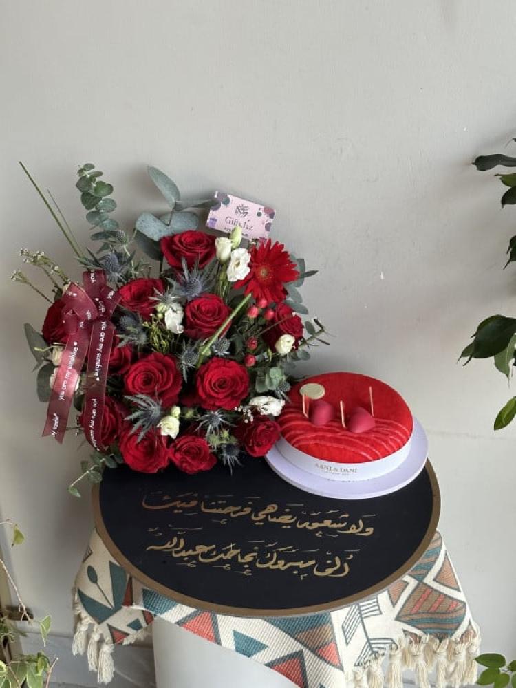لوح و كيكة اني و داني مع ورد | Annie and Danny plate and cake with flowers
