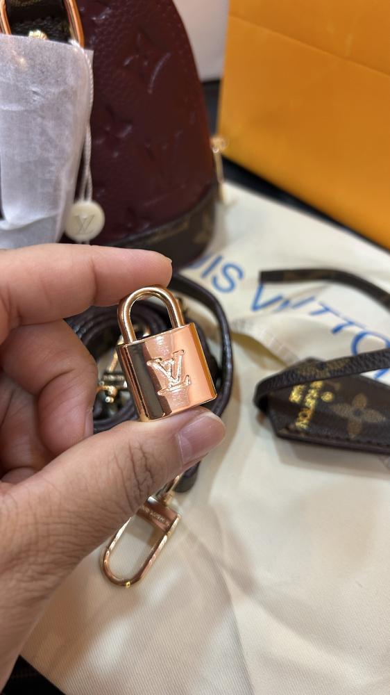 LV حقيبة كيوووت وأنيقة