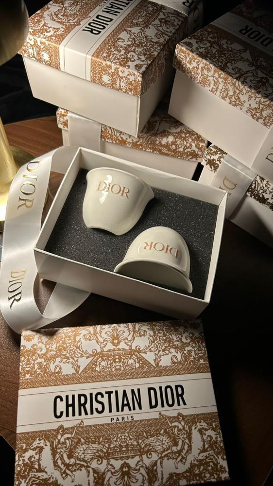 Elegant cup favors that suit your refined taste