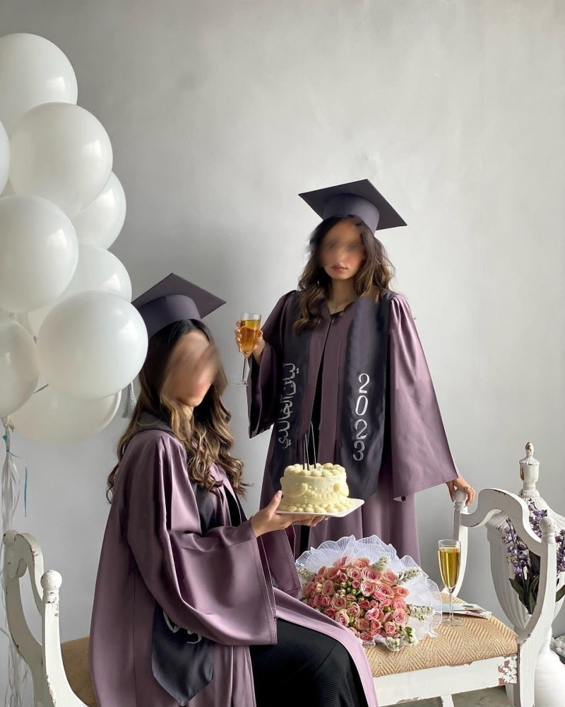 عبايات تخرج 2025