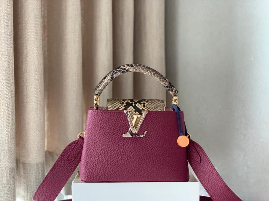 حقيبه من Louis Vuitton