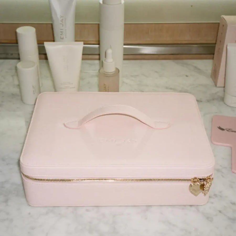 ON THE WAY VANITY CASE