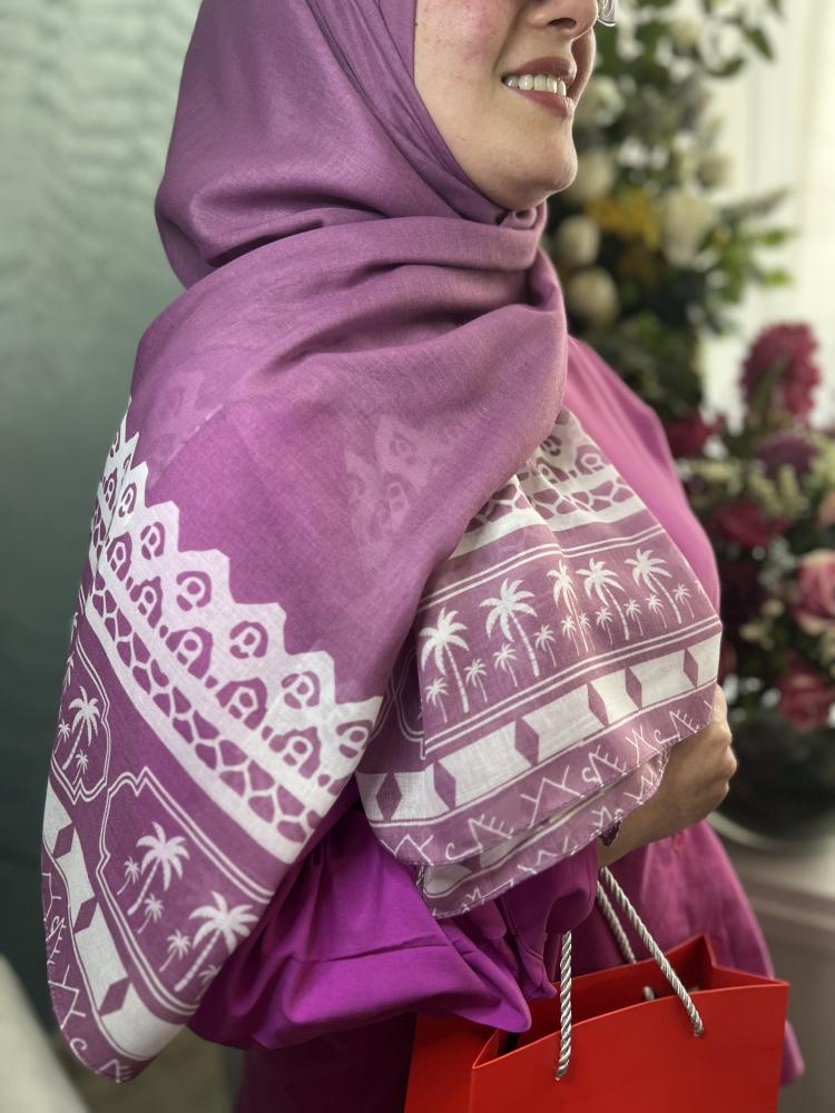 طرحة قطن بنقوش عربية عصرية - بنفسجي