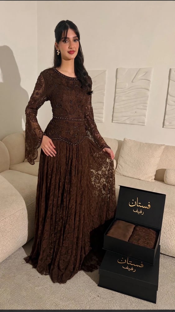 دانتيل وخرز بني ملكي