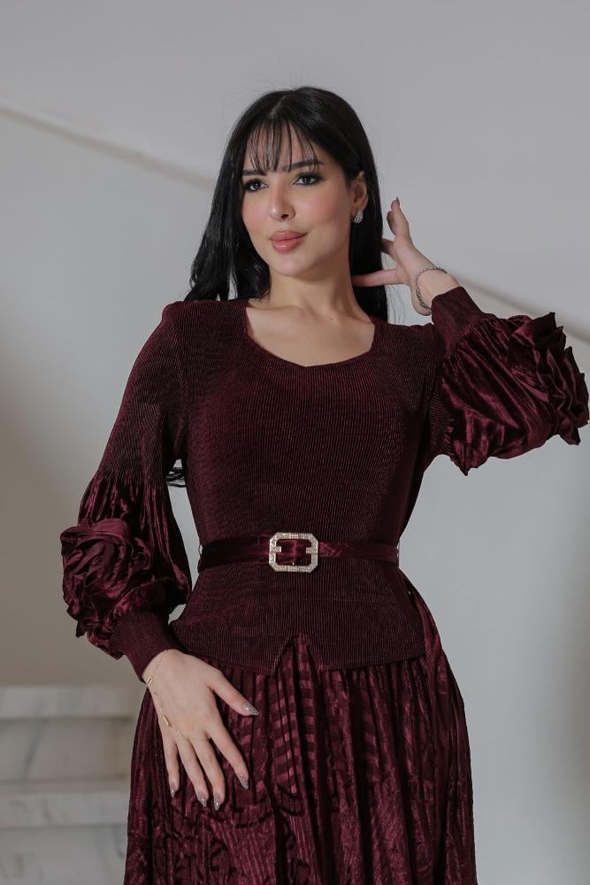 فستان سهرة خمري مخملي بقصة واسعة وحزام أنيق LD9578