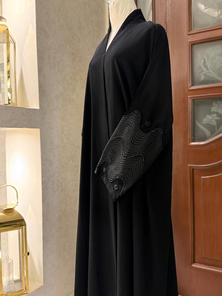 عباية سوداء كم مشغول