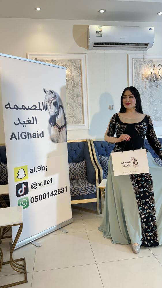 فستان اسود وتيفاني كلوش كرستال