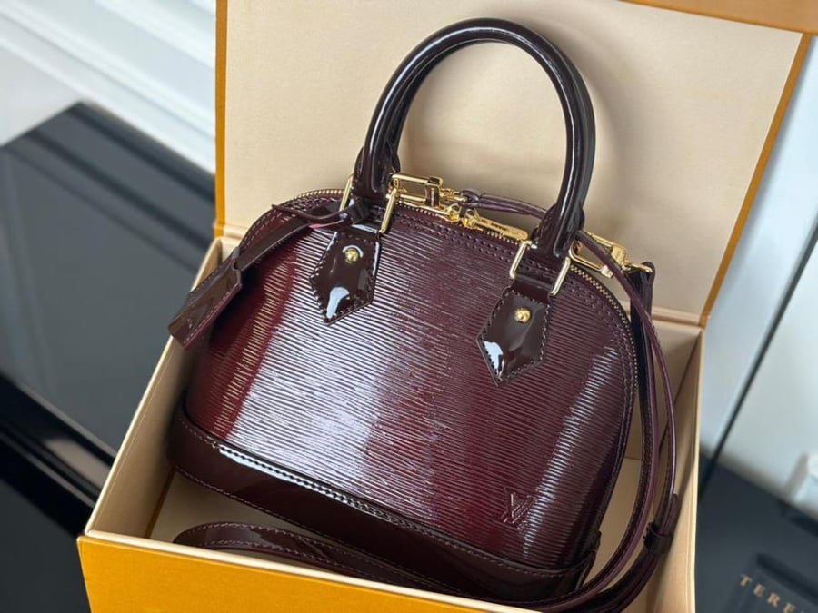 حقيبة لويس فيتون طراز "الما بيبي" (Alma BB
