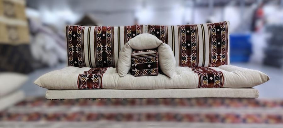 A traditional popular heritage session with the Bedouin pattern