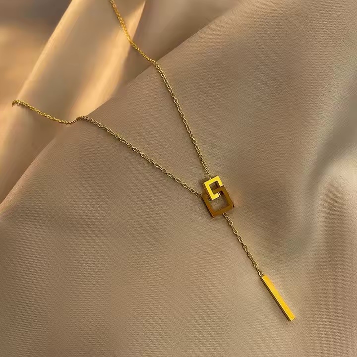 سلسال ناعم مطلي بالذهب بالاسم حسب الطلب