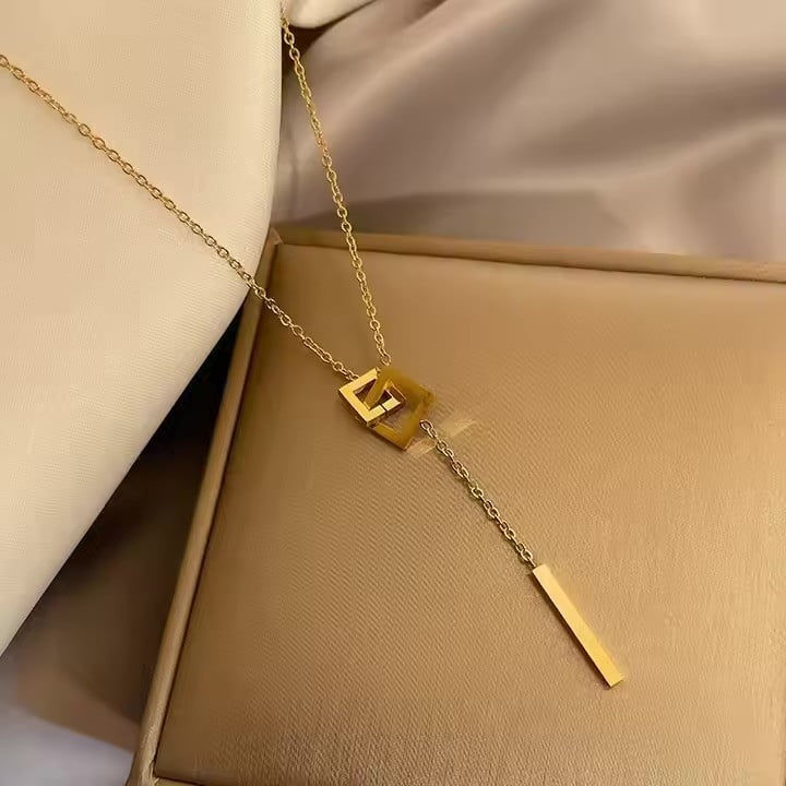 سلسال ناعم مطلي بالذهب بالاسم حسب الطلب