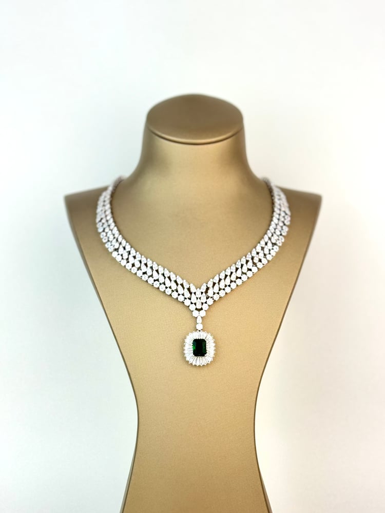 Luxury Zarekon set, silver, with green gemstone