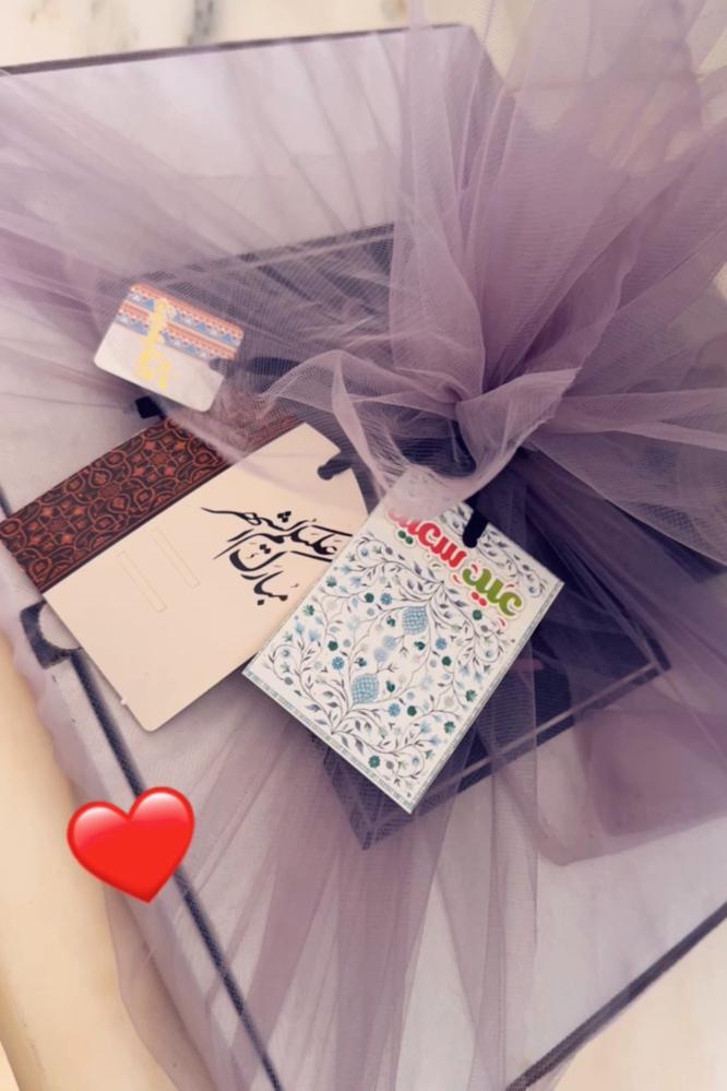 ميني كيك التمر الترف محشي بالكارميل وقشد التمر اللذيذ..مزين بالبيكان ومشرب باختيارك بالكارميل او دبس التمر (اختر نوع تقديم الكيك .. جاهز  للأكل او مفرزن يتم تسخينه بالمايكروويف دقيقتين قبل الاكل)