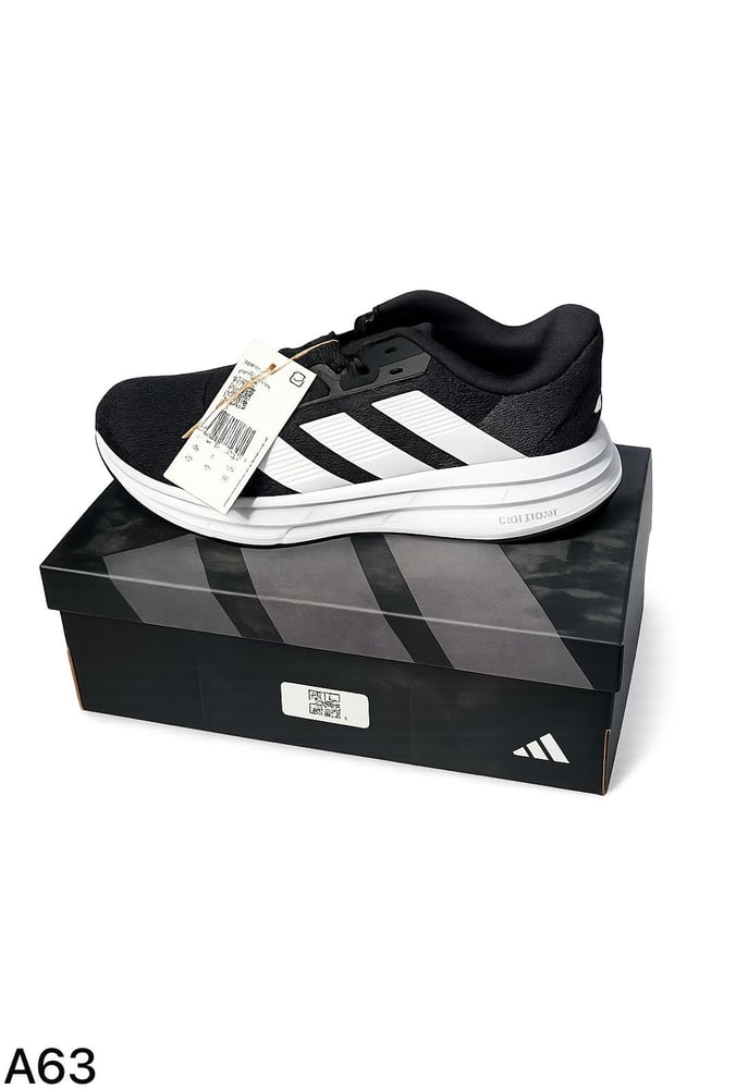 ✨ حذاء رياضي أصلي من Adidas – جديد بالكرتون ✨
