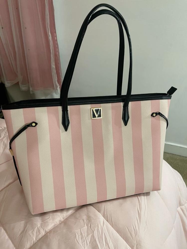 حقيبة فيكتوريا سيكريت Victoria's Secret bag