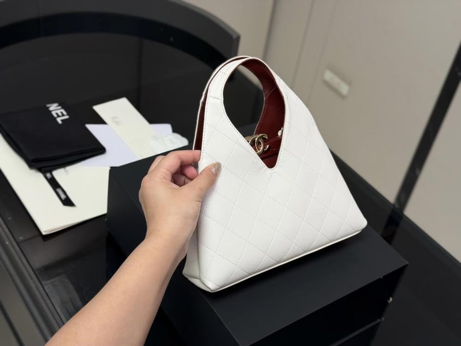 شانيل ابيض  Chanel  bag