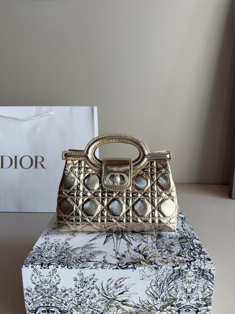 Dior bag (golden) Dior Montaigne bag