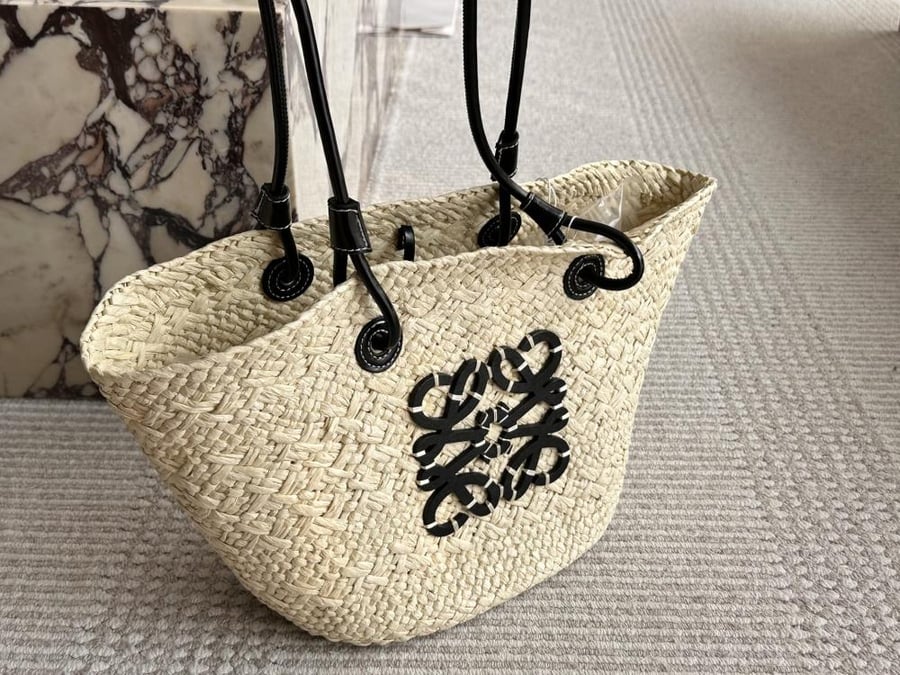 شنط loewe