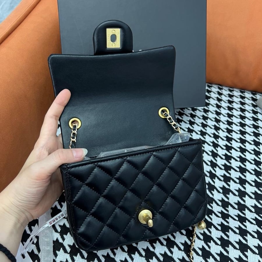 Chanel (black)