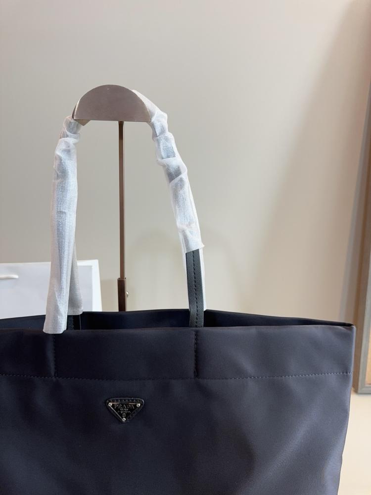 Prada tote bag (black)