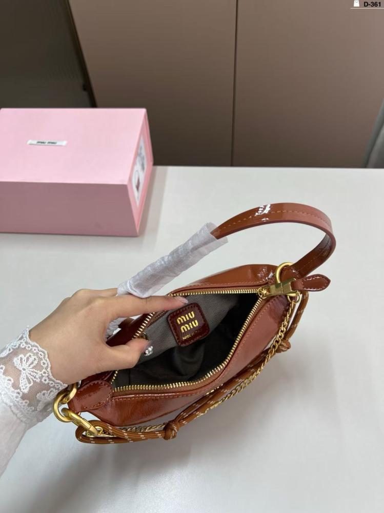حقيبة ميو ميو
