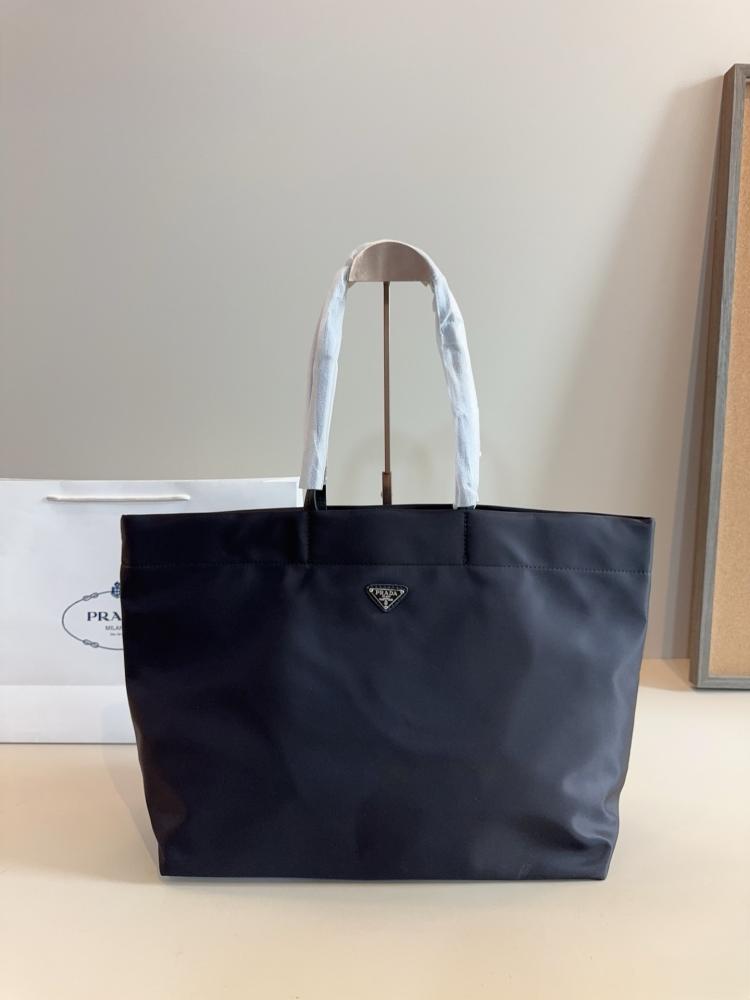 Prada tote bag (black)