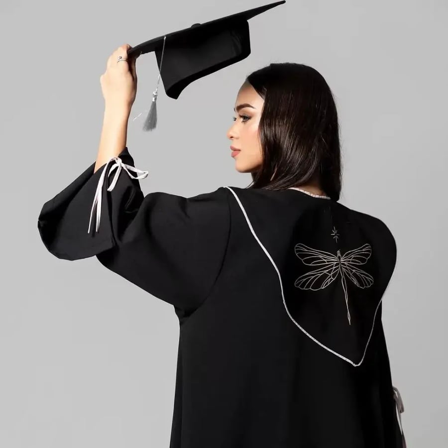 عبايه تخرج 2026