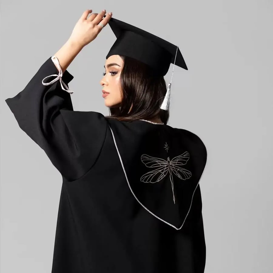 عبايه تخرج 2026
