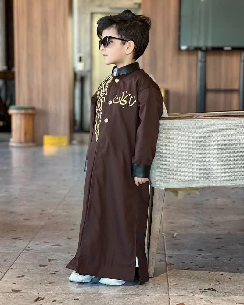 دقله اطفال لون بني